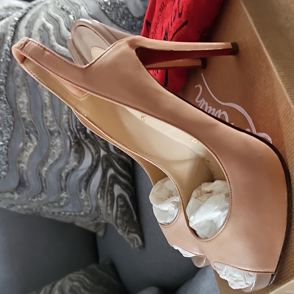 🥰 Christian Louboutin Architek Heels